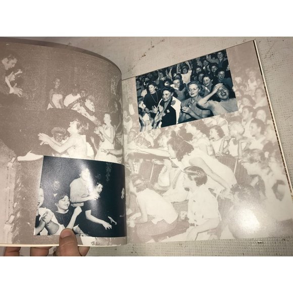Elvis Presley Elvis World Book By Jane And Michael Stern - Picture 7 of 16